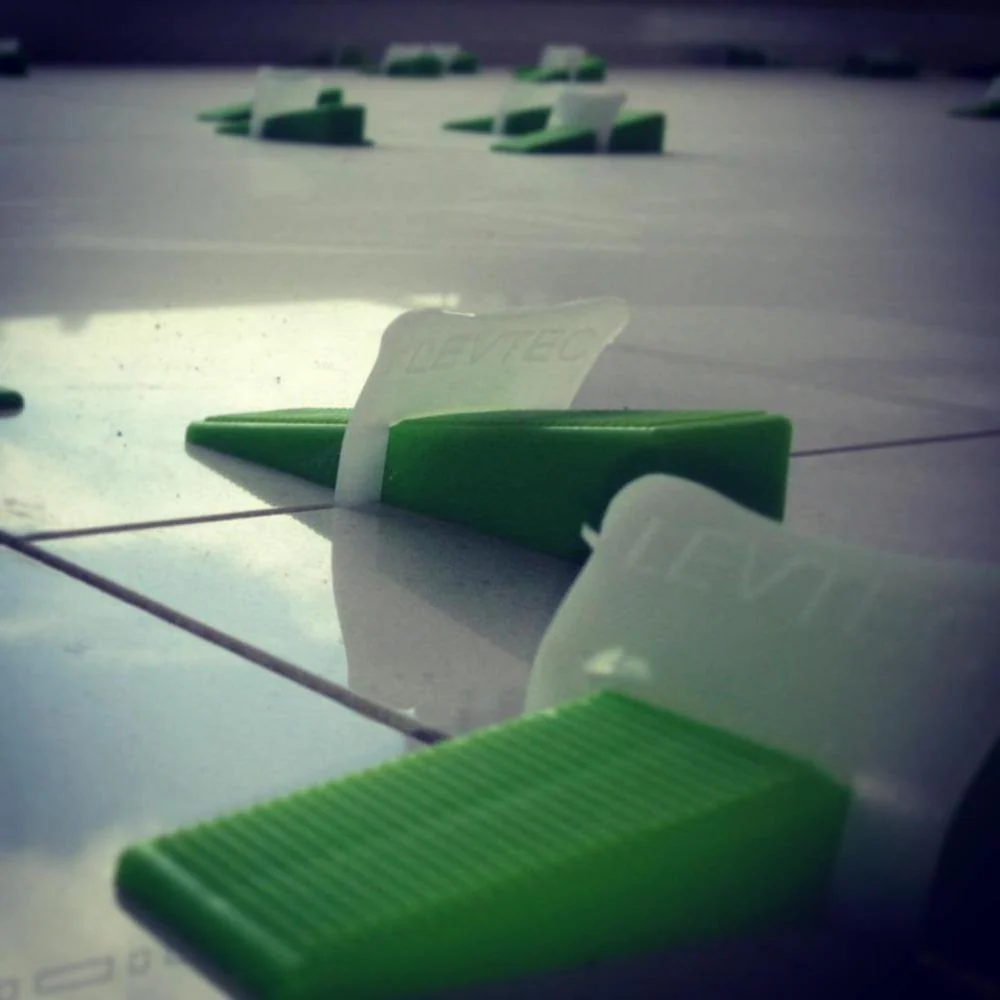 LEVTEC Tile Leveling System Wedges 250 PC - Image 4