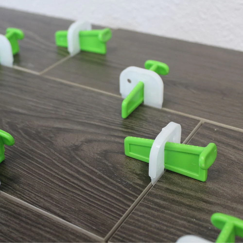 MLT Space & Break Tile Leveling Clips - Image 4