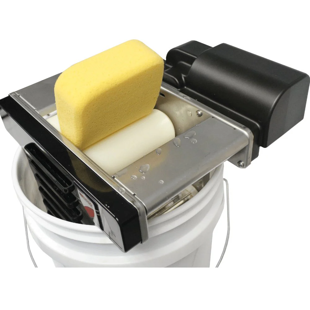 RTC Products WrinGo Automatic Sponge Machine - Image 3